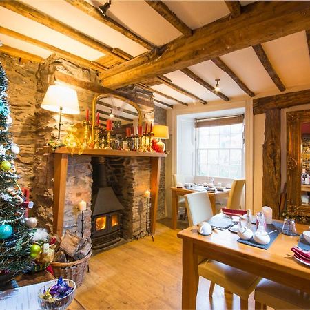 Self Catering Accommodation, Cornerstones, 16Th Century Luxury House Overlooking The River Llangollen Exterior photo