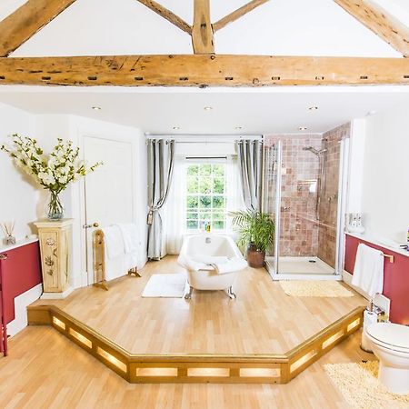 Self Catering Accommodation, Cornerstones, 16Th Century Luxury House Overlooking The River Llangollen Exterior photo
