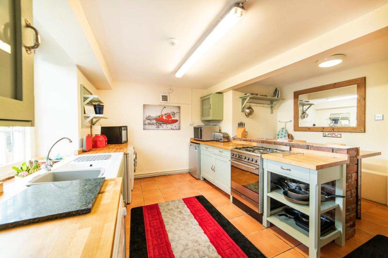 Self Catering Accommodation, Cornerstones, 16Th Century Luxury House Overlooking The River Llangollen Exterior photo
