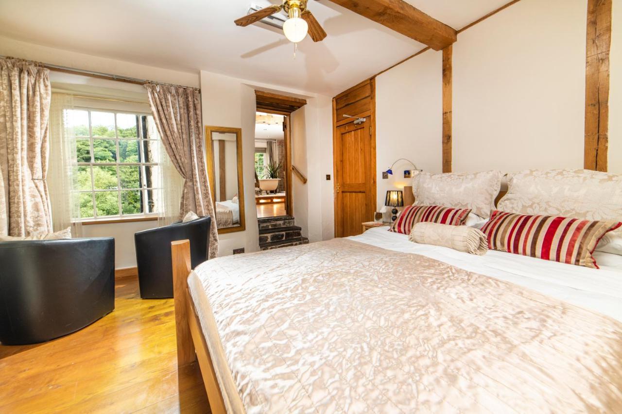 Self Catering Accommodation, Cornerstones, 16Th Century Luxury House Overlooking The River Llangollen Exterior photo