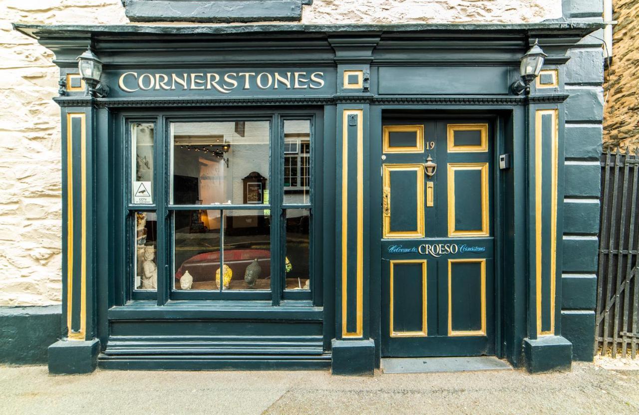 Self Catering Accommodation, Cornerstones, 16Th Century Luxury House Overlooking The River Llangollen Exterior photo