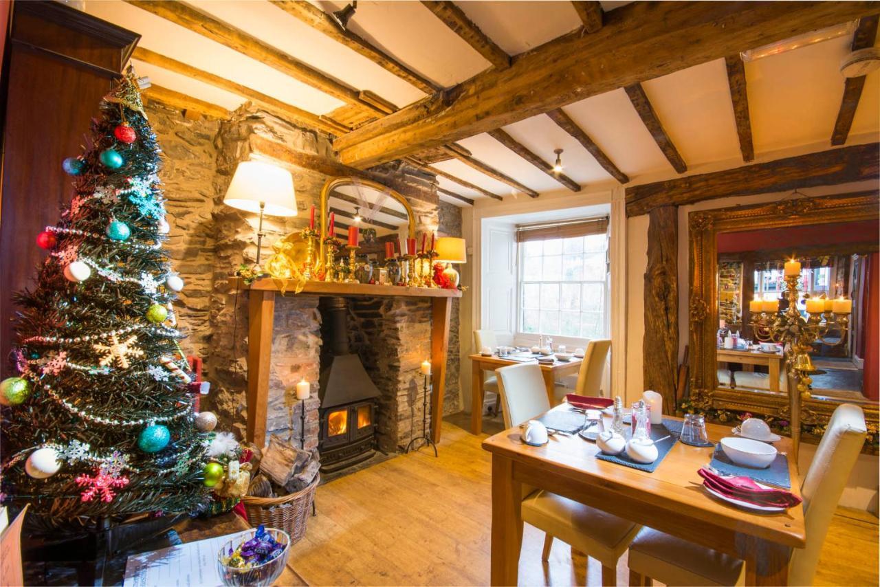 Self Catering Accommodation, Cornerstones, 16Th Century Luxury House Overlooking The River Llangollen Exterior photo